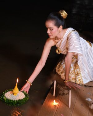 Pich Sophea Instagram - ព្រះរាជពិធីបុណ្យអុំទូក បណ្តែតប្រទីប និងសំពះព្រះខែ អកអំបុក
ឈុតបុរាណខ្មែរពិតៗ  ស្អាតអត់បងប្អូន? 🇰🇭🇰🇭
@sopheaknano_makeup