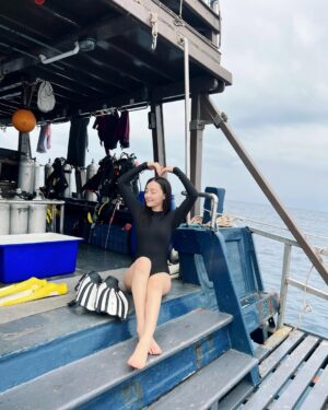 Pichukkana Wongsarattanasin Instagram - 🌴🤿🩵 เจอแล้วววว~ คนที่ตามถ่ายรูปให้บนเรือ ⛴️🌊☀️ ถึงแม้ว่าเค้าจะเมาเรือมากก็ตาม แฮ่ๆ 🩷  @paipartith 🥴🥹😝