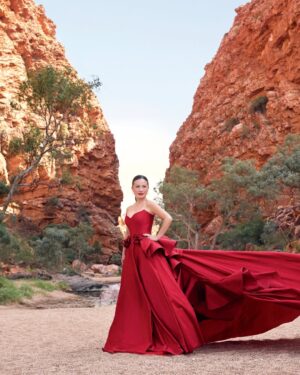 Poh Ling Yeow Instagram - Thank you @womensweeklymag for the privilege. To be at 50, running through the gripping beauty of the Australian desert in insanely gorgeous gowns and being able to tell the story of my grief for Mum; to have the magazine fortuitously on shelves the day before the 2nd anniversary of her passing….I’m overwhelmed with gratitude and the deepest sorrow all at once, because one of the most innate longings of a daughter is to feel the pride of her greatest witness, and this a mother is. The day I saw the cover for the first time, all I could see was her, in my face, my hands, my stance….i have more to say but it won’t fit because I have to thank all the wonderful people who made this happen, so please keep reading (if you’re interested) in the comments section which I have pinned below 👇 

Thank you to the Upper Southern Arrernte people of Wurre (Rainbow Valley) and the Central Arrernte people of Rungutjirpa (Simpsons Gap), the Traditional Owners of the lands on which we photographed and filmed this cover story. 

Thank you to the glorious @womensweeklymag team for picking me to be their Christmas cover girl and for all the skills and expertise that went into this joyous result including the @ntaustralia team. It’s an experience I’ll never forget, not to mention the fanning of the heinous flies, at least 1 consumed by @brewbevanphoto and for our interesting family dinners at the Juicy Rump! 

Sincere gratitude to all the Australian designers involved especially those who worked so hard on custom made pieces right up to the last minute to make this shoot as magical as it was @velani @voellk @leolin_official @cappellazzocouture @tjanpidesertweavers @nobleandprecious @millwoods @jasongrech 

♥️ This edition is now in store ♥️

Editor: @sophieted 
Words: @samanthatrenoweth 
Photography: @brewbevanphoto
Creative Director: @joshbeggs
Styling: @mattiecronan @lillyveitch
Location: @NTaustralia