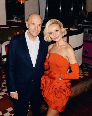 Polina Gagarina Instagram - А вот и фотографии!🥰 Все не поместились! Ну хоть часть ! Пересматриваю и улыбаюсь 🥰 улыбнитесь и вы! Сколько радости и счастья! #полинагагарина #гагаринапоехали #др #18мнеуже