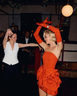 Polina Gagarina Instagram - А вот и фотографии!🥰 Все не поместились! Ну хоть часть ! Пересматриваю и улыбаюсь 🥰 улыбнитесь и вы! Сколько радости и счастья! #полинагагарина #гагаринапоехали #др #18мнеуже