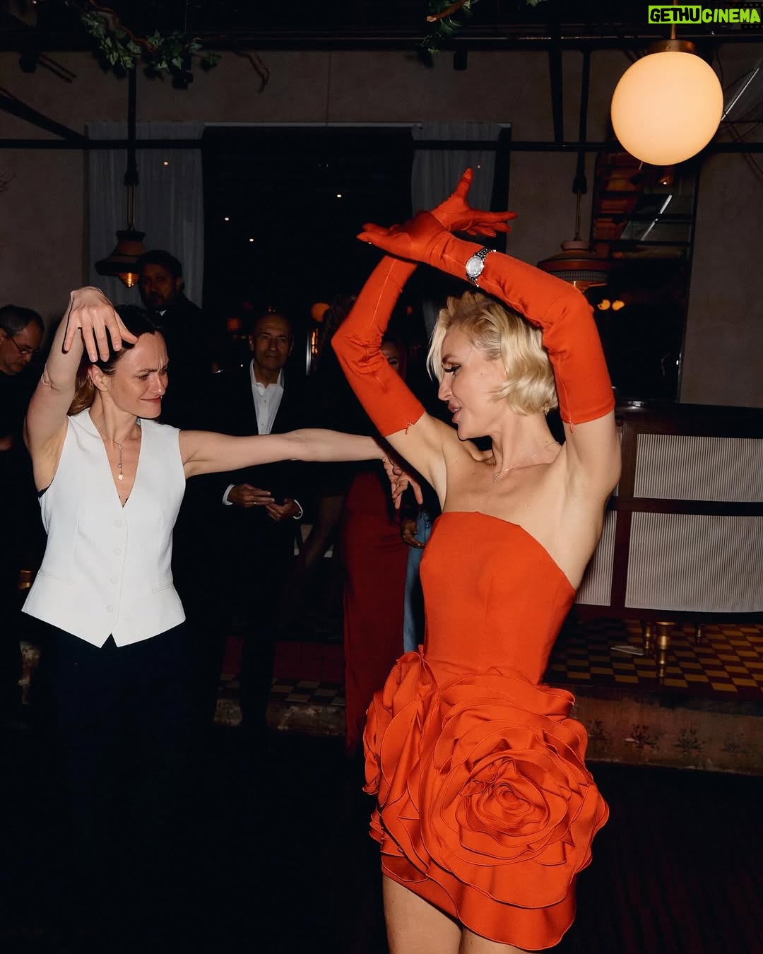 Polina Gagarina - 111.5K Likes - А вот и фотографии!🥰 Все не поместились! Ну хоть часть ! Пересматриваю и улыбаюсь 🥰 улыбнитесь и вы! Сколько радости и счастья! #полинагагарина #гагаринапоехали #др #18мнеуже