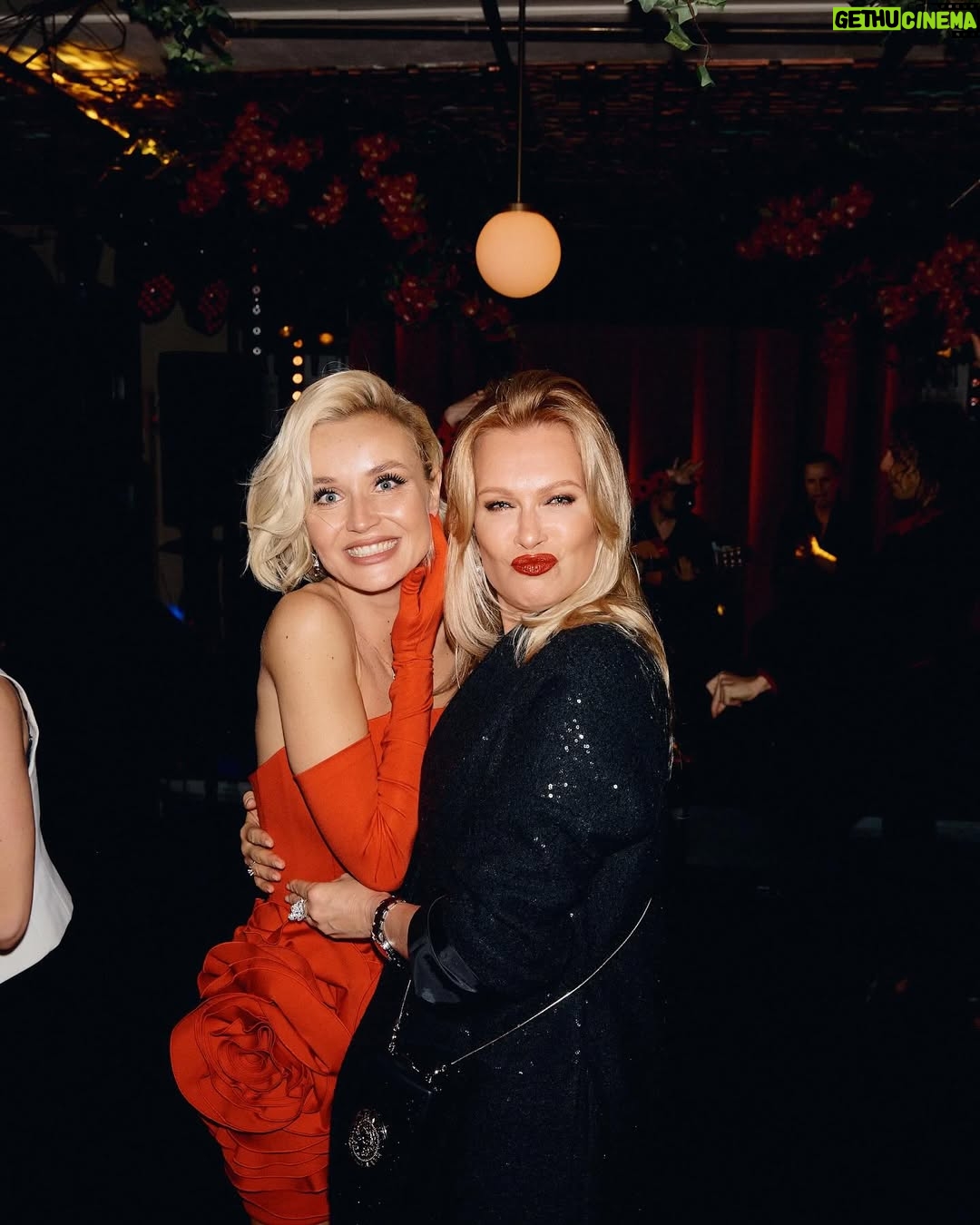 Polina Gagarina - 111.5K Likes - А вот и фотографии!🥰 Все не поместились! Ну хоть часть ! Пересматриваю и улыбаюсь 🥰 улыбнитесь и вы! Сколько радости и счастья! #полинагагарина #гагаринапоехали #др #18мнеуже