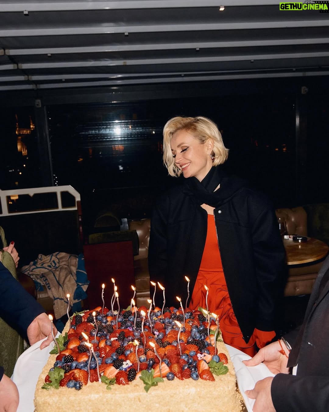 Polina Gagarina - 111.5K Likes - А вот и фотографии!🥰 Все не поместились! Ну хоть часть ! Пересматриваю и улыбаюсь 🥰 улыбнитесь и вы! Сколько радости и счастья! #полинагагарина #гагаринапоехали #др #18мнеуже