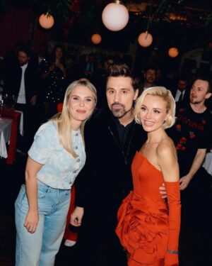 Polina Gagarina Instagram - А вот и фотографии!🥰 Все не поместились! Ну хоть часть ! Пересматриваю и улыбаюсь 🥰 улыбнитесь и вы! Сколько радости и счастья! #полинагагарина #гагаринапоехали #др #18мнеуже