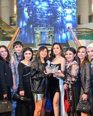 Poppy Capella Instagram - Special thanks to
@riomotret and team
@slamwiyono make up
@nieldimitrij fashion stylist

"Together we stand, united in our mission to empower women and celebrate their beauty, intelligence, and strength 💪🏽👑 #PageantTeam#MissUniverseIndonesia2023 #EmpoweredWomen #RevealingCrownMoments"