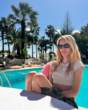 Poppy Delevingne Instagram - Chased the sun & stepped right into what felt like a Slim Aaron’s photograph & baby mooned with a few favourites at the mega magical @marbellaclubh where quite honestly I could have stayed forever. 💛 Thank you for spoiling us completely & utterly rotten. @mch_wellness

A heavenly few days, thanks to you, @birdtravelpr 
#Gifted