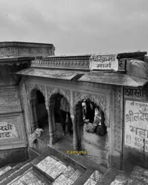 Pradaini Surva Instagram - Love from vrindavan 🫶🏽
.
.
#vrindavan @iskcon_vrindavana