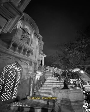 Pradaini Surva Instagram - Love from vrindavan 🫶🏽
.
.
#vrindavan @iskcon_vrindavana