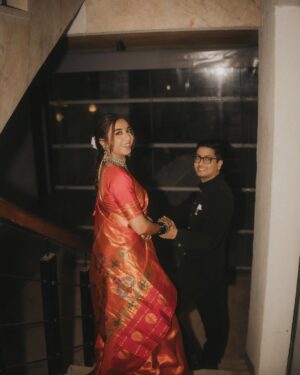 Prajakta Koli Instagram - I can still keep posting these, no? Let me know when it gets annoying. 🫂
@mansimao @aakrutisejpal @the_wedding_files