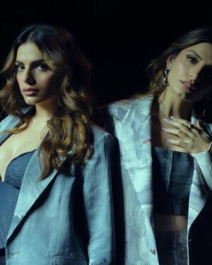 Prakriti Kakar Instagram - a few moons ago, we recorded and performed a beautiful mashup for the amazing boys of @twinstringsofficial ! how often do two pairs of twins get to collab? it’s full of love and magic.. a mashup full of everyone’s favourite songs.. go check it out on youtube NOW🤍👯♊️

styled by @alishapuri92 
shot by @bhavyakapoooor 

#SuPra x #TwinStrings #lovestory #lovemashup #brunomars #taylorswift #swifties #pehlibaar #znmd #newrelease #sugar #maroon5 #sukritikakar #prakriti