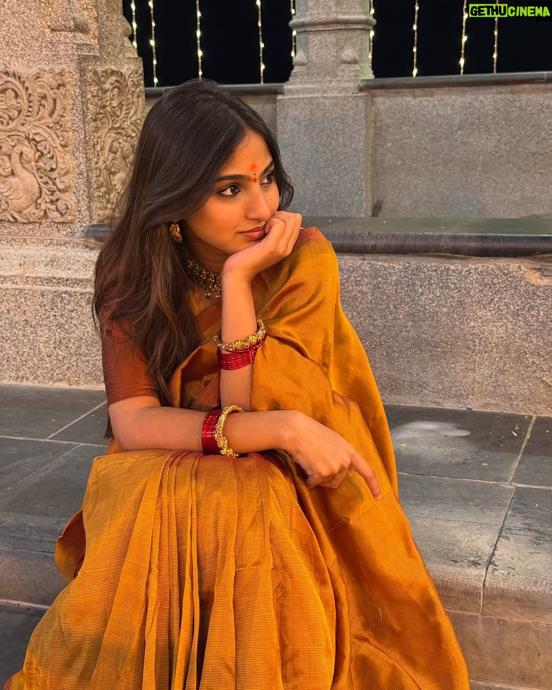 Pranavi Manukonda - 130.1K Likes - ✨🤎
Wearing: @tejas.wardrobe_ ✨
#temple #vibes #traditional #saree #love #instagood #instagram #instamood