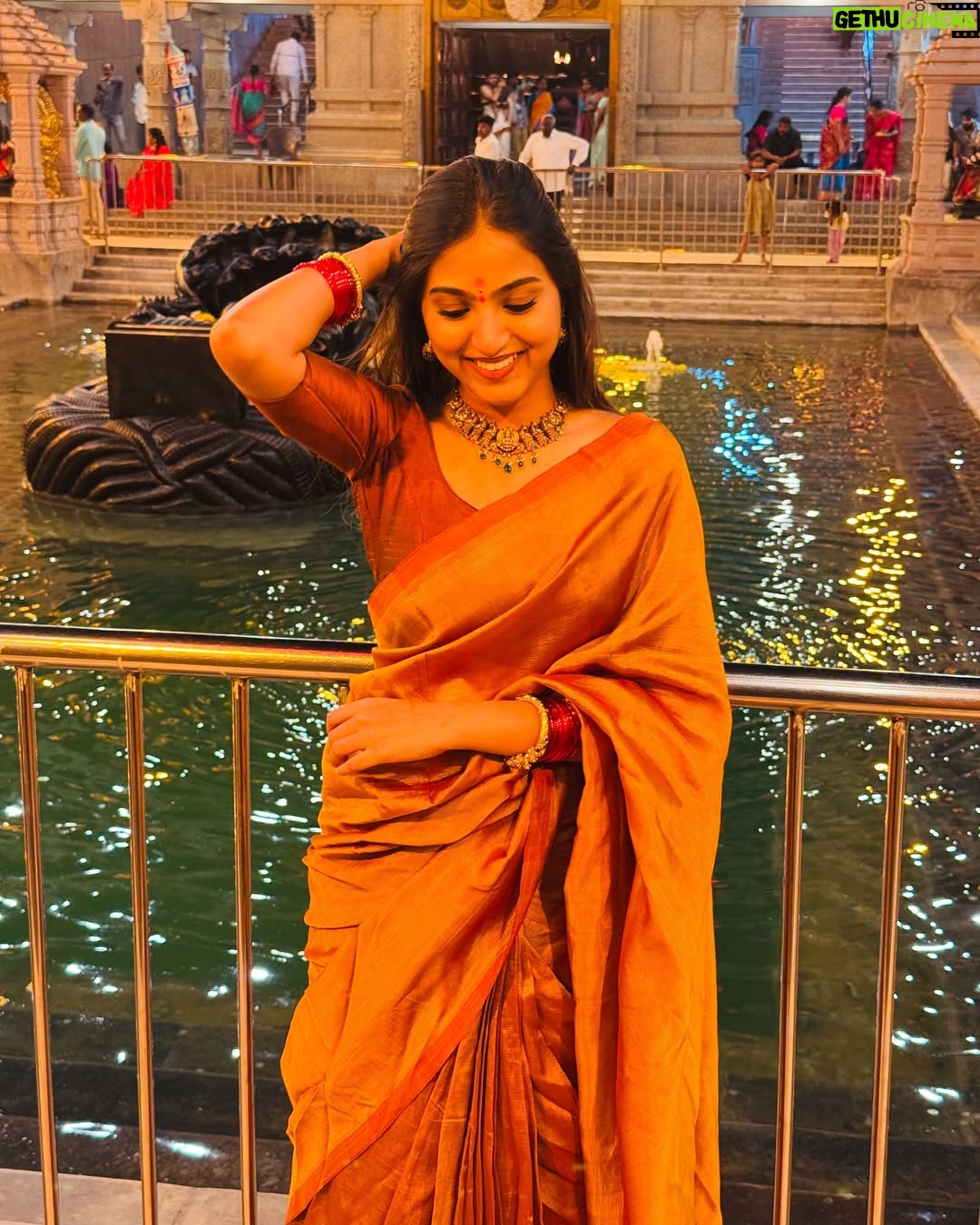 Pranavi Manukonda - 130.1K Likes - ✨🤎
Wearing: @tejas.wardrobe_ ✨
#temple #vibes #traditional #saree #love #instagood #instagram #instamood