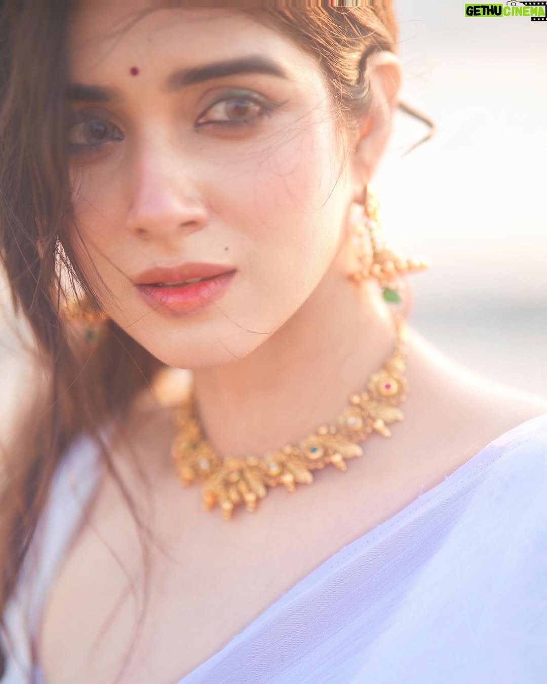 Pratiksha Honmukhe - 104.4K Likes - मुहब्बत कर तो लें लेकिन, मुहब्बत रास आये भी 🐚🦢🕊️🤍
📸@pixelpassionfotography
#instagram#explorepage#white#saree