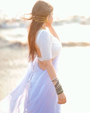 Pratiksha Honmukhe Instagram - मुहब्बत कर तो लें लेकिन, मुहब्बत रास आये भी 🐚🦢🕊️🤍

📸@pixelpassionfotography 

#instagram#explorepage#white#saree