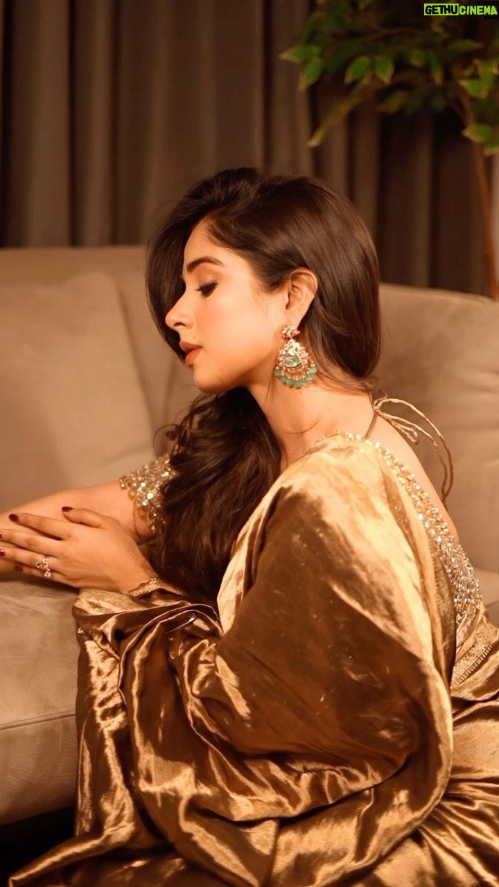 Pratiksha Honmukhe - 88.4K Likes - 🪷🦋🦚🍃🪻
Makeup- @bhavikagundesha_artistry
🎥 @portraitsby_rohit
Hair- @nehajain_artistry
Saree- @nancy_sethiya
@jewelsbyabhinavjain
#reels#instagram#explorepage#sunday