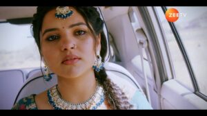 Pratiksha Rai Instagram - Divya aur Avinash ko ek karne ke liye nikal chuki hai Vasu, par kya Karishma laayegi koi rukaavat? 

Dekhiye #Vasudha, aaj raat 10:15 baje, sirf #ZeeTV par. 

#Vasu #Devaansh #Karishma #DailyPromo 

@iampriyathakurr @abhishekly @i_pratiksha__rai