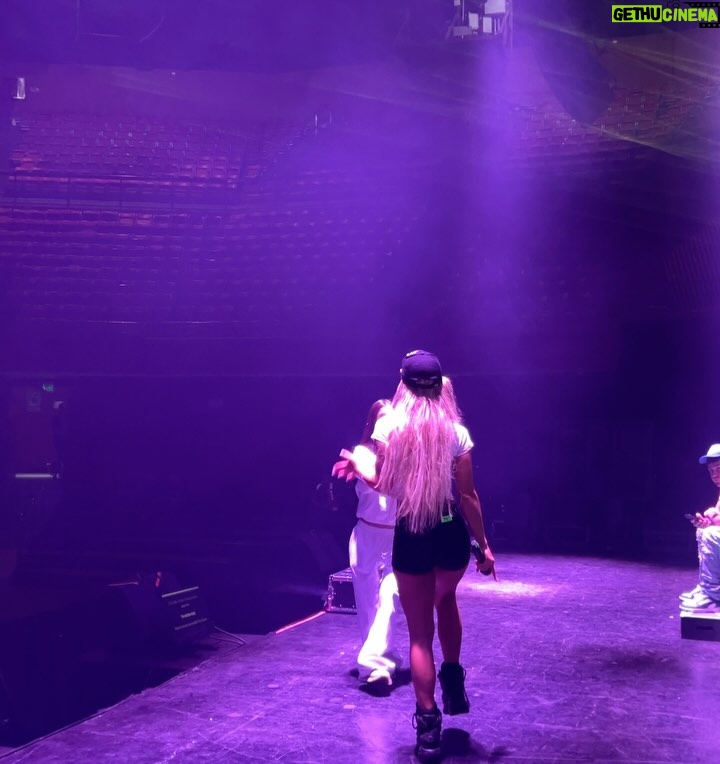 Princesa Alba - 40.7K Likes - 1 MILLÓN EN YOUTUBEEE ༘⋆🌷🫧💭₊˚ෆ!! a seguir stremeando el himno de las girlies and boysies (inventando).
Te echamos de menos mi bbyyyyy @ingratax
Stage pics by @itantii
