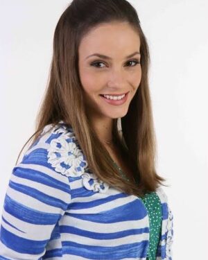 Priscila Sol Instagram - E se vocês pudessem ter a “Professora Helena” e a “Tia Perucas” na mesma produção? Comenta aqui pra gente saber ;) 💝

Que alegria te encontrar amiga, prima e irmã 💕 te amo de aqui e além!