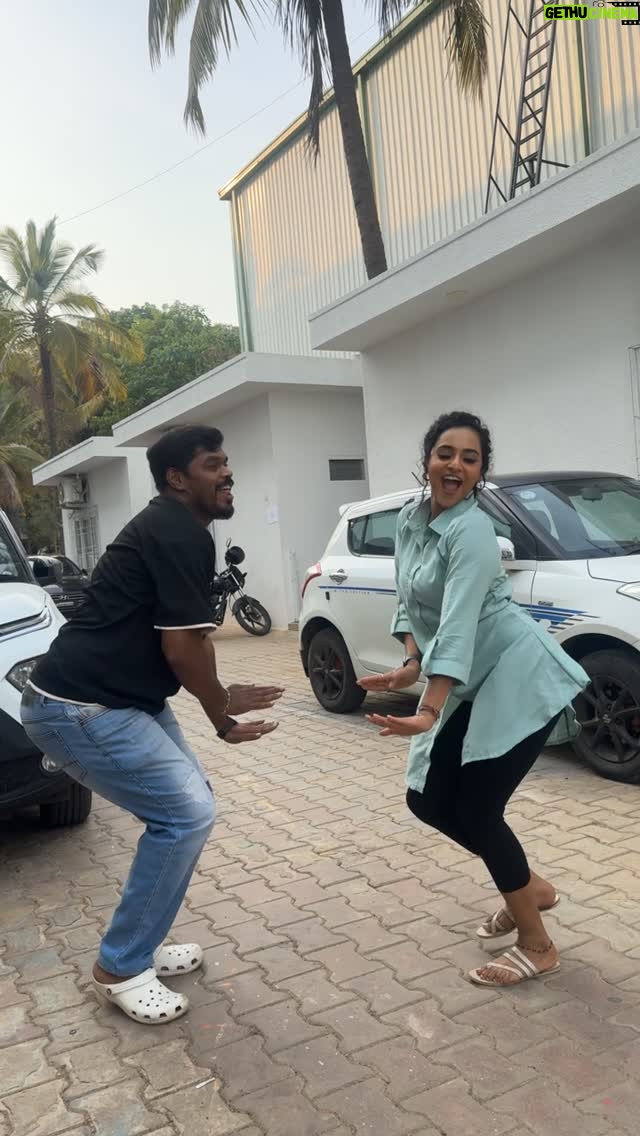 Priyanka Shivanna - 38K Likes - Going with the trend 😃😂
.
.
#trending #instadaily #trendingreels #viralreels #majatalkies #retro #surya