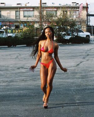 Quen Blackwell Instagram - IM STILL GETTIN MONEY I AINT RUNNIN OUT💋

Video Vixen for the one and only @thegirljt 
love you 4L

🎥 @indiana420bitch 
👙 @skullsqwat