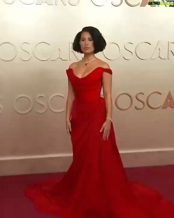 RAYE - 498.3K Likes - A night of fabulous dresses, imposter syndrome, nerves but most truly a WHOLE huge BUCKET of gratitudeā¤ļøš«
Thank you to the @theacademy for a night of dreams š„¹