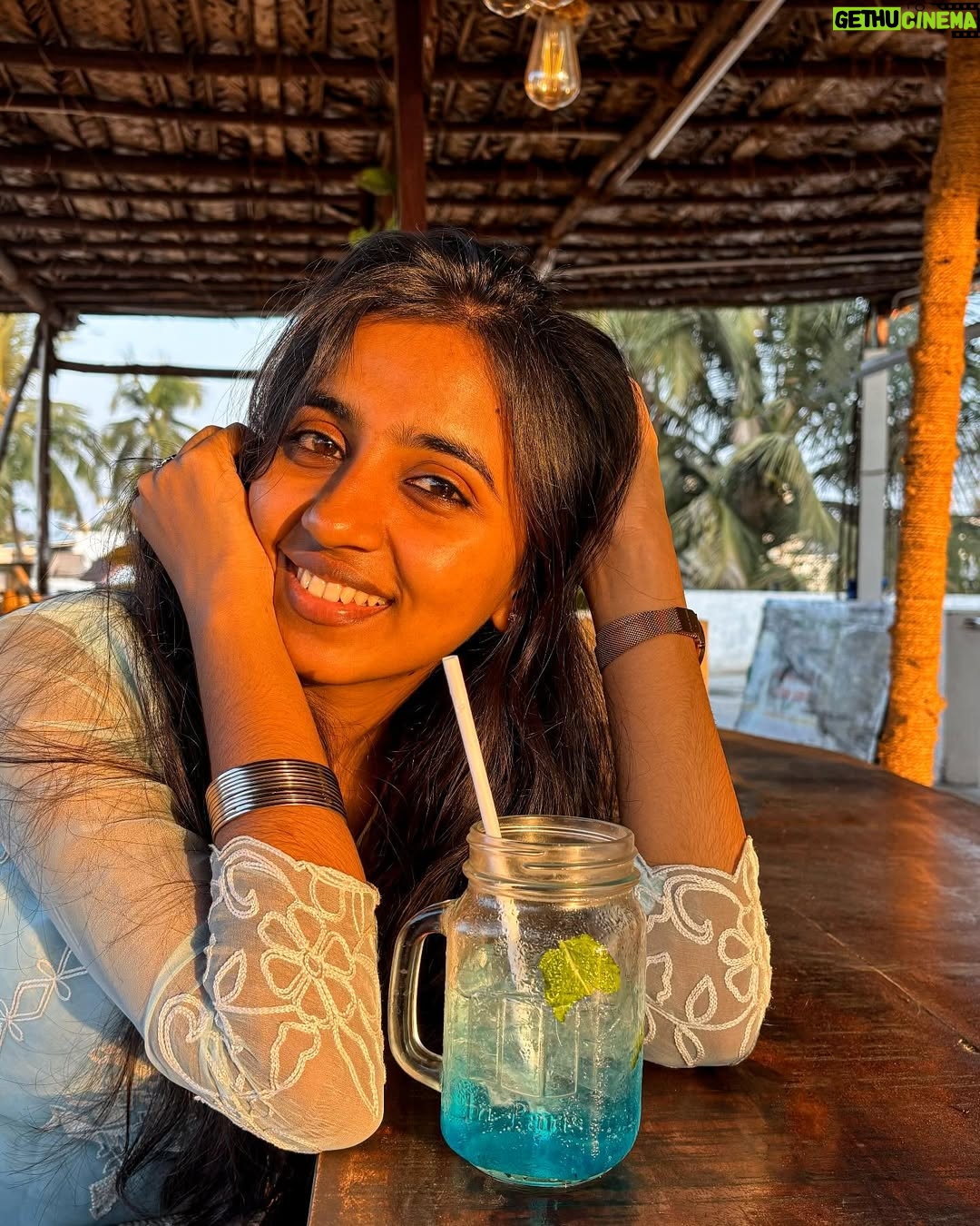 RJ Dimple - 6.9K Likes - Golden hour⏳💛🎀
.
.
.
#goldenhourglow