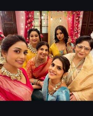 Rachanaa Parulkar Instagram - 🧿🫶🏼🙏🏻🤲🏼🌻💫🧿
Immense Gratitude 

#pyaarkiiraahein#dangaltv#love#happiness#joy#peace#abundance#grace#work#universe#shootlife#balajitelefilms#priya#rudra#prirud#gratitude