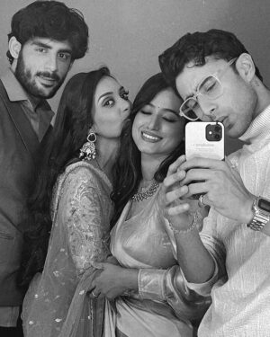 Rachanaa Parulkar Instagram - 🧿🫶🏼🙏🏻🤲🏼🌻💫🧿
Immense Gratitude 

#pyaarkiiraahein#dangaltv#love#happiness#joy#peace#abundance#grace#work#universe#shootlife#balajitelefilms#priya#rudra#prirud#gratitude