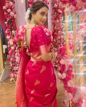 Rachanaa Parulkar Instagram - Leap Of Faith 🧿💫

#love#joy#pyaarkiiraahein#abundance#peace#onset#work#faith#gratitude