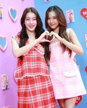 Rachanun Mahawan Instagram - ✨LUNAR จ๋า~ มา Connect กันเถอะ! ที่งาน Say It With Pocky💖
📍มาสนุกกับจอ LED ใจกลางสยาม เปิดวาร์ปทำความรู้จักกับเพื่อนใหม่! แล้วไปทำ workshop สุดคิวท์ ด้วยกัน
📷พร้อมมุมถ่ายรูปสุดปัง ให้ทำคอนเทนต์แบบจัดเต็ม!
🌹ลองชิมสินค้าใหม่ #ป๊อกกี้โรส ลิมิเต็ด อิดิชั่น
พรุ่งนี้ยังมีอีกวัน! ที่ ลานหน้า Center Point, Siam Square💕
#ปีอกกี้ #Pocky #ป๊อกกี้โรส #SayltWithPocky