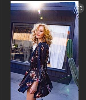 Rachelle Lefevre Instagram - Possibly one of my favorite photo shoots ever was with @kharenhill for @coolamericamag. The cover story was in the Winter 2023 issue but somehow I never posted 🤦‍♀️🤦‍♀️🤦‍♀️
Fun fact: Kharen and I met while shooting the posters for the first season of #underthedome