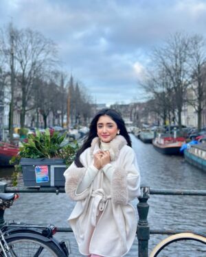 Rachi Sharma Instagram - Just a small town girl living in a dutch world 💗 #amsterdam #netherlands