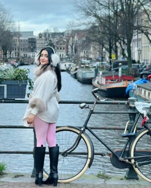 Rachi Sharma Instagram - Just a small town girl living in a dutch world 💗 #amsterdam #netherlands