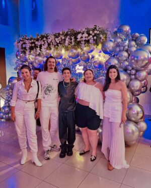 Rafaela Ferreira Instagram - Aniversário de 18 anos do @joaopedrodelfino 🎉

A festa foi delícia, gostoso demais reencontrar esse povo lindo e matar as saudades do @buffetmetropoleoficial onde comemorei o #30tãodarafa em 2019. ❤️