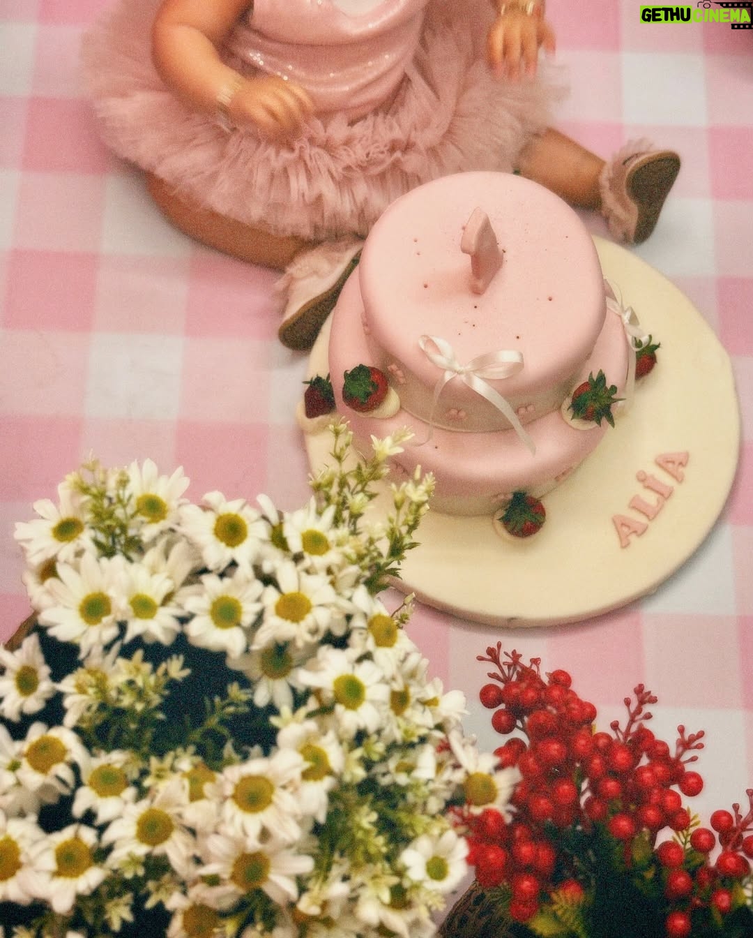 Rahma Riyad - 316.8K Likes - وبنيتي عالية كبرت سنة🎂🍓
ربي يخليها النا ويحميها ويحرسها
ونشوفج أسعد البنات ياروح قلب مامتك🥹♥️
Alia turns ONE today! Happy 1st Birthday, my sweet Strawberry!🍓🎂