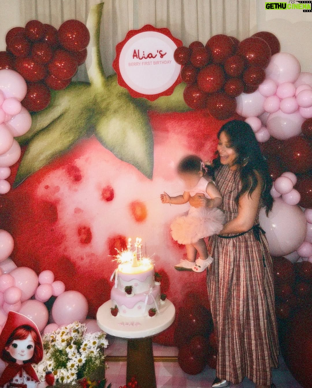 Rahma Riyad - 316.8K Likes - وبنيتي عالية كبرت سنة🎂🍓
ربي يخليها النا ويحميها ويحرسها
ونشوفج أسعد البنات ياروح قلب مامتك🥹♥️
Alia turns ONE today! Happy 1st Birthday, my sweet Strawberry!🍓🎂