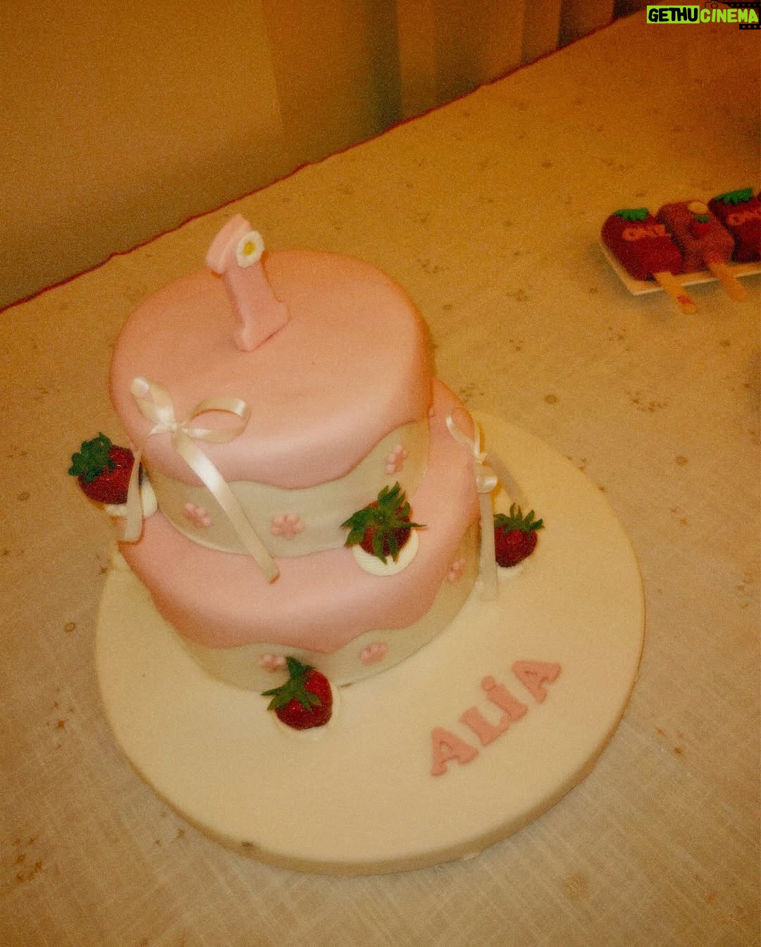 Rahma Riyad - 316.8K Likes - وبنيتي عالية كبرت سنة🎂🍓
ربي يخليها النا ويحميها ويحرسها
ونشوفج أسعد البنات ياروح قلب مامتك🥹♥️
Alia turns ONE today! Happy 1st Birthday, my sweet Strawberry!🍓🎂