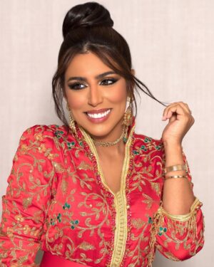 Rajaa Belmir Instagram - القفطان المغربي الذي توارثناه منذ قرون بدولة عندها تاريخ ، القفطان هو جزء من ثقافتنا و هويتنا المعدومة عند البعض ⚡️♥️ #رجاء_بلمير