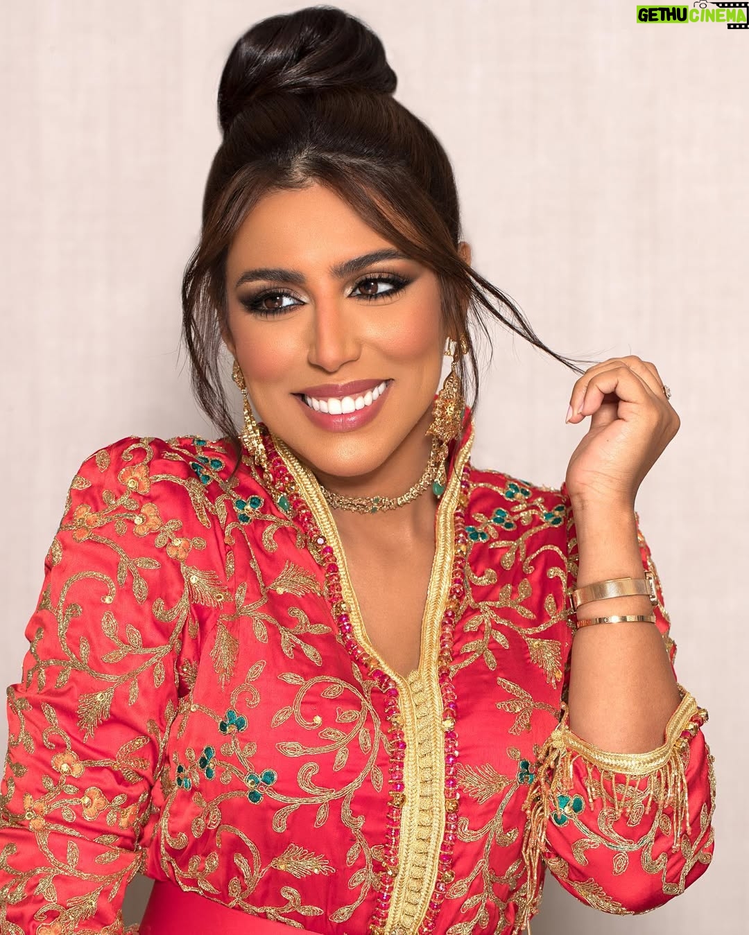 Rajaa Belmir - 209K Likes - القفطان المغربي الذي توارثناه منذ قرون بدولة عندها تاريخ ، القفطان هو جزء من ثقافتنا و هويتنا المعدومة عند البعض ⚡️♥️ #رجاء_بلمير