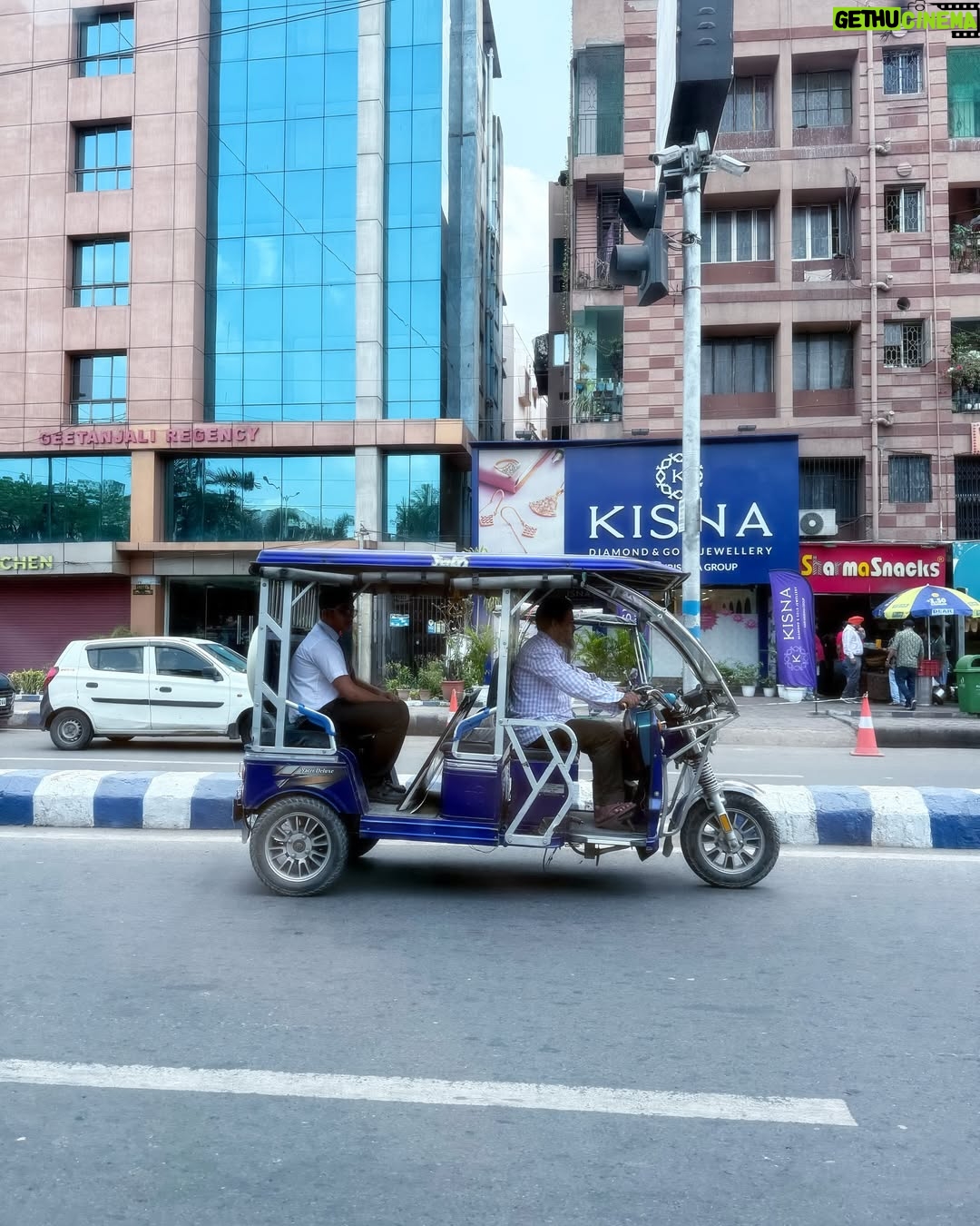 Rakshita Suresh - 15.3K Likes - spent 6 hours in Kolkata today, and I couldn’t have asked for a more memorable first visit to this beauutiful city! 🍧🚖🌉♥️🫶🏼