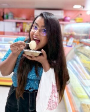 Rakshita Suresh Instagram - spent 6 hours in Kolkata today, and I couldn’t have asked for a more memorable first visit to this beauutiful city! 🍧🚖🌉♥️🫶🏼