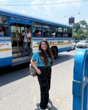 Rakshita Suresh Instagram - spent 6 hours in Kolkata today, and I couldn’t have asked for a more memorable first visit to this beauutiful city! 🍧🚖🌉♥️🫶🏼