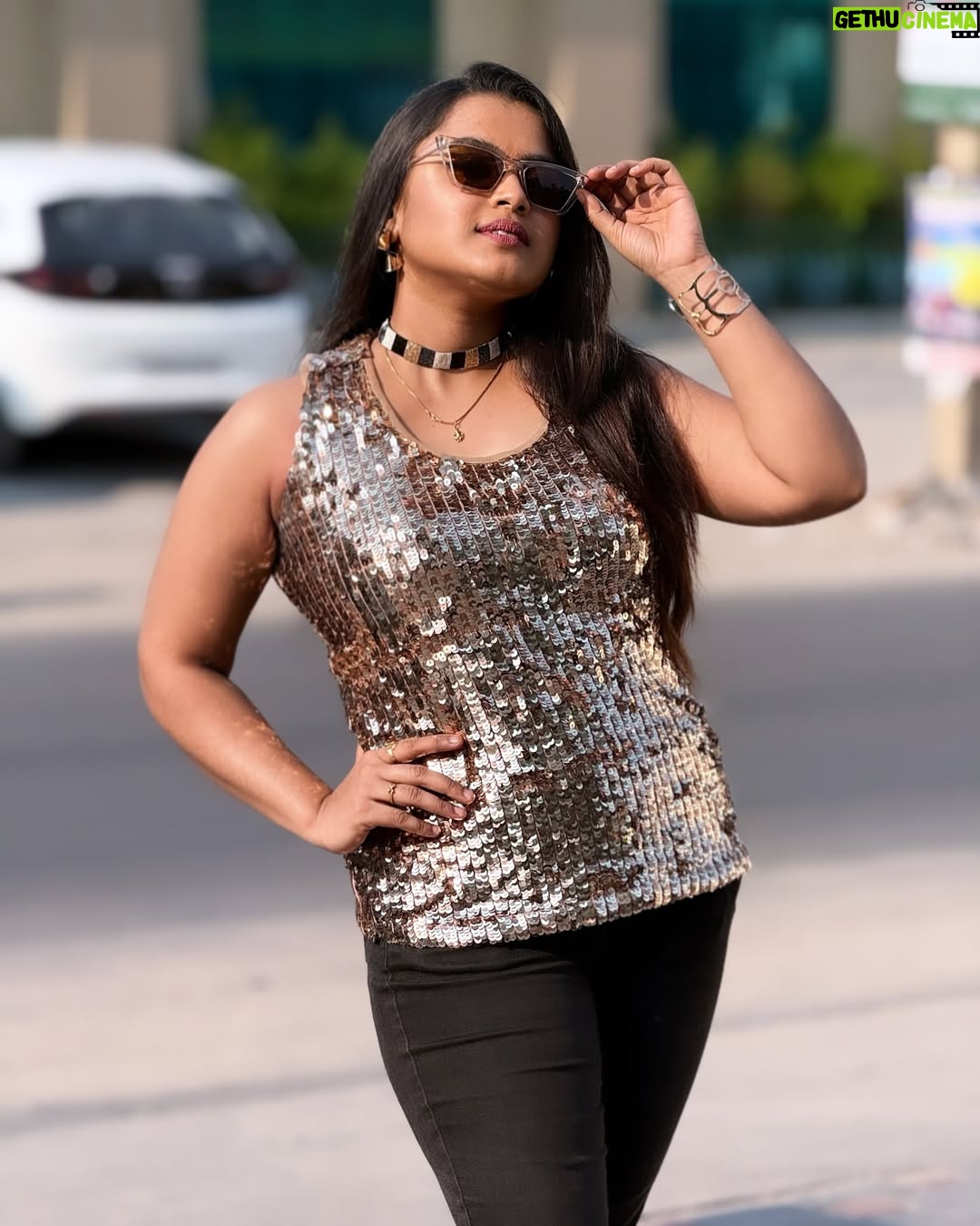 Rakshita Suresh - 18.2K Likes - glammed in gold for the most golden audience ✨🫶🏼
thank you @kgcasofficial Coimbatore for the INSANE love and the immaculate vibes last night! ♥️🤌🏼🧿
@emc2_adsevents @lyrafest.kgcas