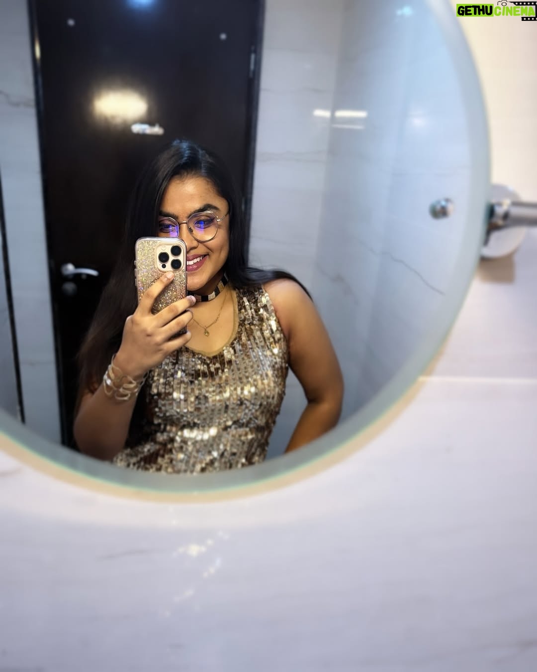 Rakshita Suresh - 18.2K Likes - glammed in gold for the most golden audience ✨🫶🏼
thank you @kgcasofficial Coimbatore for the INSANE love and the immaculate vibes last night! ♥️🤌🏼🧿
@emc2_adsevents @lyrafest.kgcas