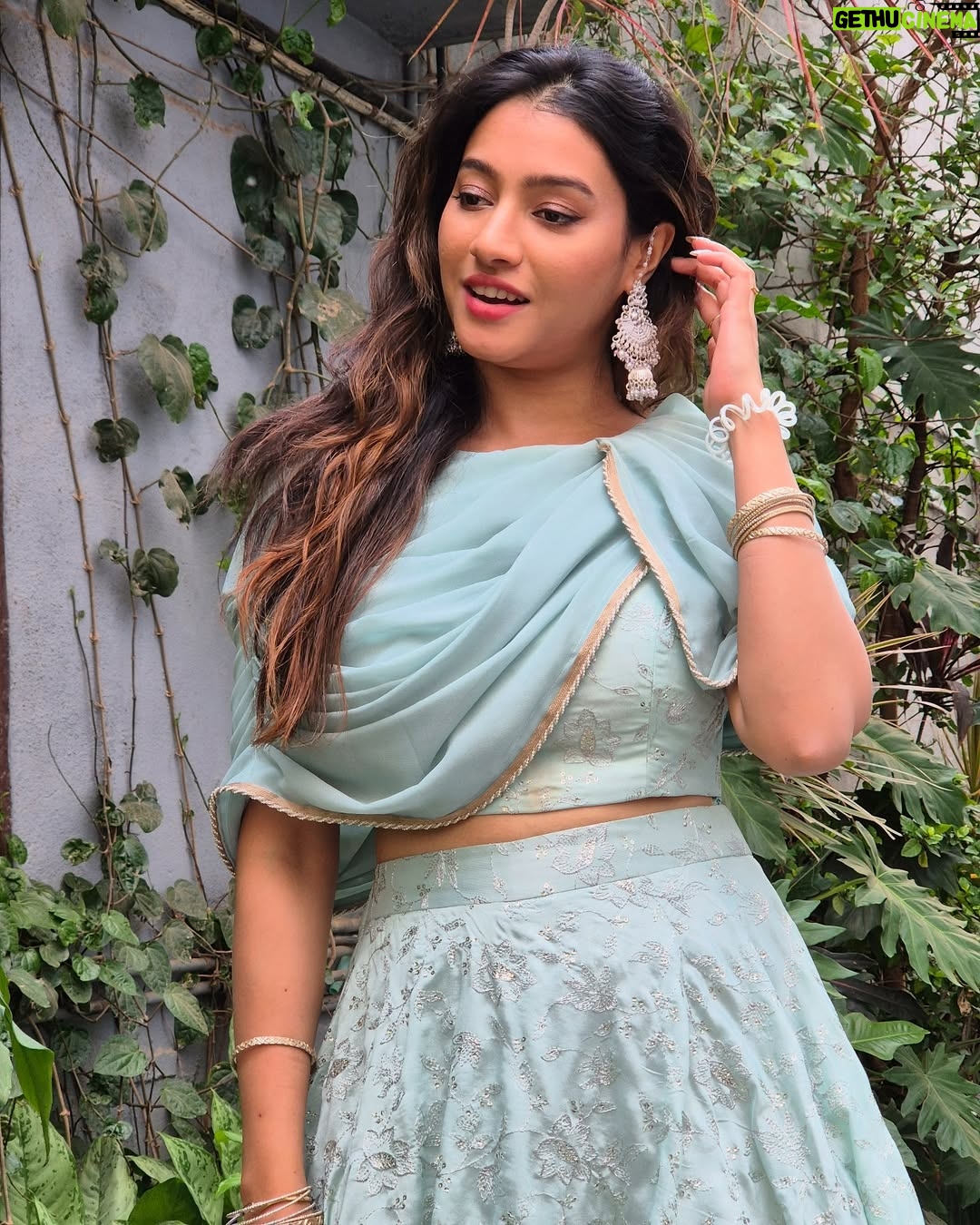 Ramola - 29.1K Likes - 👗 thank you @the_glamhouse_designer_studio for this beautiful outfit! 🫰🏻
.
.
#actressramola #bb2 #zeekannadaactress #kannadaheroines #seablueoutfit #theglamhouse_studio #designerwear #bharjaribachelorsseason2 #zeekannadarealityshow