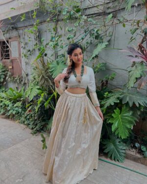 Ramola Instagram - 🤍 

Outfit by: @makeover_by_veenaa 
Jewels : @sharvi_rental_jewellery 

#bb2 #actressramola #whitelehenga #ramola #rentaljewellery #bharjaribachelorsseason2