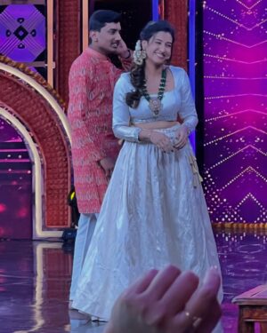 Ramola Instagram - 🤍 

Outfit by: @makeover_by_veenaa 
Jewels : @sharvi_rental_jewellery 

#bb2 #actressramola #whitelehenga #ramola #rentaljewellery #bharjaribachelorsseason2