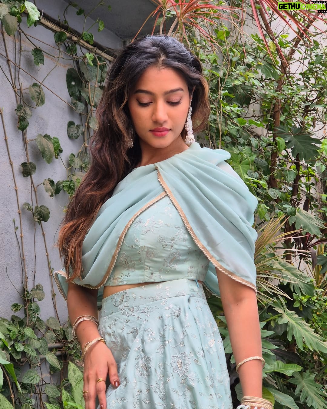Ramola - 29.1K Likes - 👗 thank you @the_glamhouse_designer_studio for this beautiful outfit! 🫰🏻
.
.
#actressramola #bb2 #zeekannadaactress #kannadaheroines #seablueoutfit #theglamhouse_studio #designerwear #bharjaribachelorsseason2 #zeekannadarealityshow