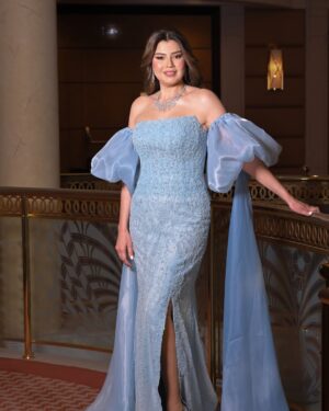 Rania Farid Shawki Instagram - The Beautiful @rania_farid_shawky for the Joy Awards 2025 🪄🤍

Styled by me @ziadalsaleh 
Dress by @peterabdelkarim 
Hair by @jameela_hairstyle 
Makeup by @makeupbyrana__ 
Jewellery by @alfardanjewellery.ksa 
Clutch by @sheclutches 
Photo by @reemaphoto_

#JoyAwards #StyledByZiad #redcarpet